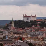 Skypark Serenity - Nordic Chic & Castle Views ברטיסלאבה