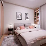 דירה Skypark Serenity - Nordic Chic & Castle Views *
