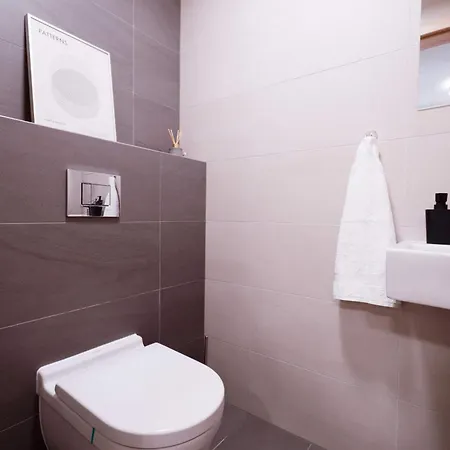 Skypark Serenity - Nordic Chic & Castle Views