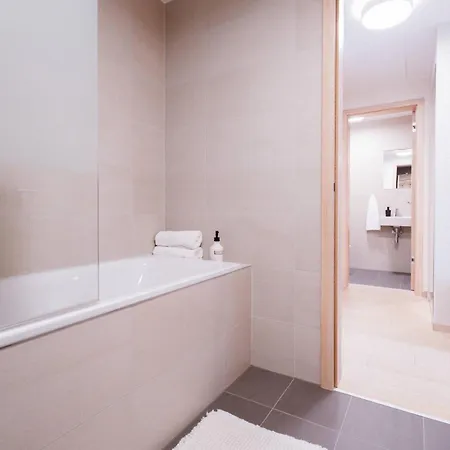 Skypark Serenity - Nordic Chic & Castle Views Appartamento