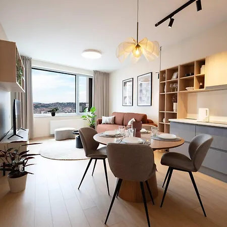 Skypark Serenity - Nordic Chic & Castle Views Apartment Pressburg