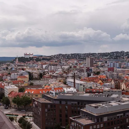 Skypark Serenity - Nordic Chic & Castle Views Appartamento