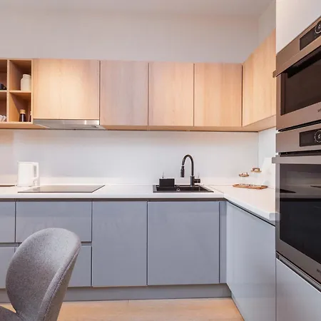 Apartment Skypark Serenity - Nordic Chic & Castle Views *