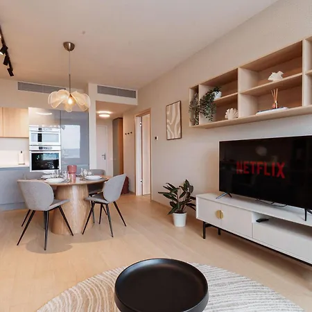 Apartment Skypark Serenity - Nordic Chic & Castle Views