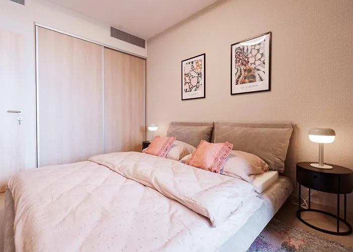 Skypark Serenity - Nordic Chic & Castle Views Bratislava