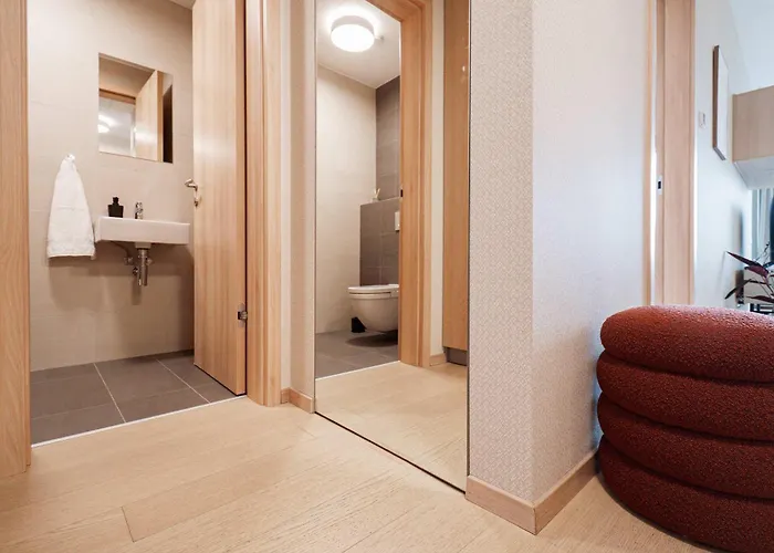 Skypark Serenity - Nordic Chic & Castle Views Apartment *