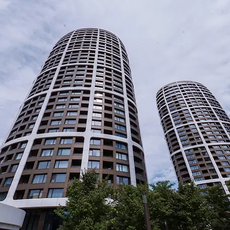 Διαμέρισμα Skypark Serenity - Nordic Chic & Castle Views *