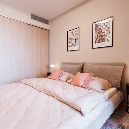 Skypark Serenity - Nordic Chic & Castle Views Μπρατισλάβα